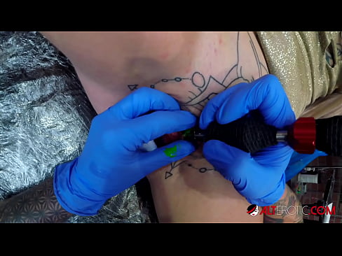 ❤️ Ekstreme tatuita varmulo Sully Savage ricevis tatuon sur sia klitoro ❤❌ Seksofilmeto ĉe ni % eo.analytik24.ru%